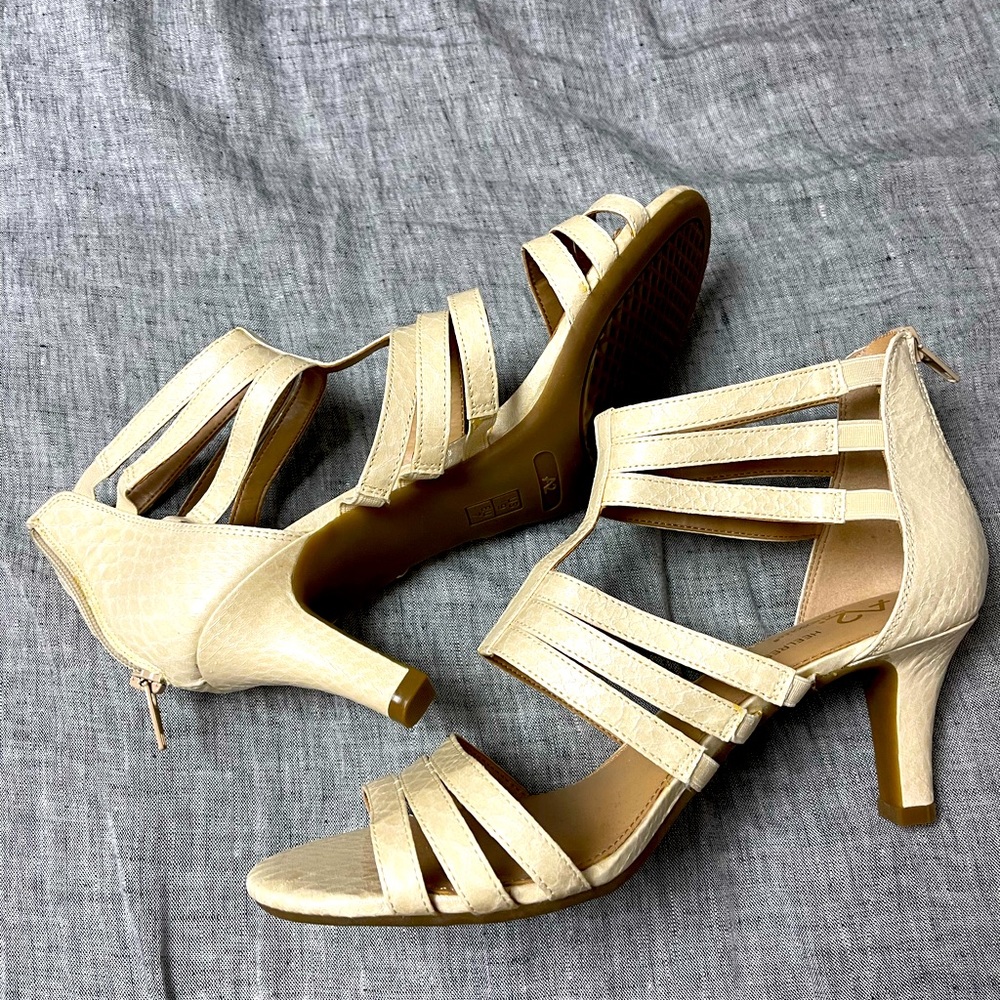 A2 by aerosoles gladiator sandal beige never worn